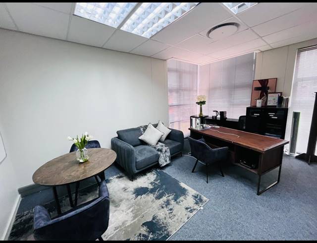 558M² OFFICE FOR SALE IN FOURWAYS